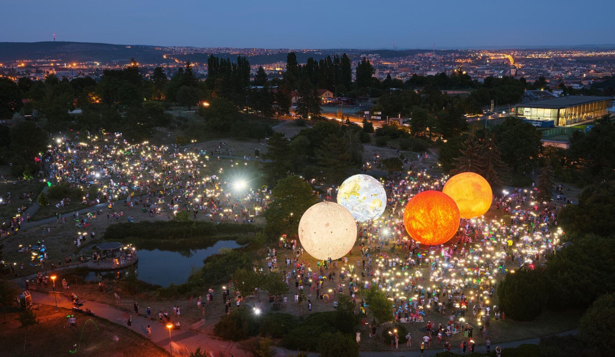 Visualove brought the universe to Brno.  They lit up the planets and their business