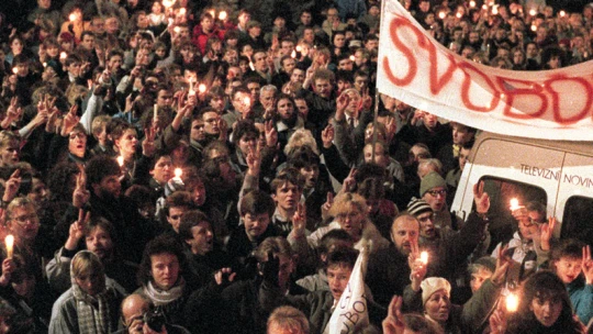 Tweetujte s&nbsp;námi. Co vám přineslo 25 let svobody