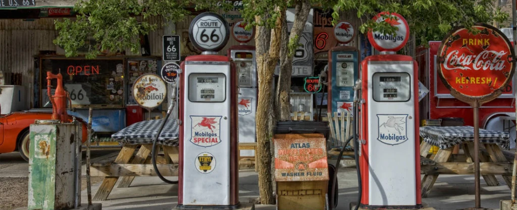 Ceny benzinu a&nbsp;nafty padají. Vaše nádrž je součást velké hry USA a&nbsp;Ruska