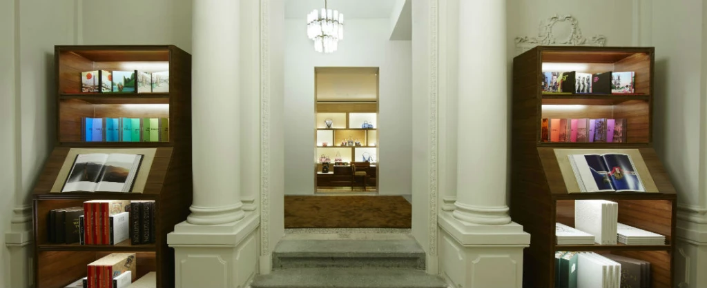 Louis Vuitton má v Praze nový obchod. Tady je 5 zajímavostí nejen pro shopaholiky