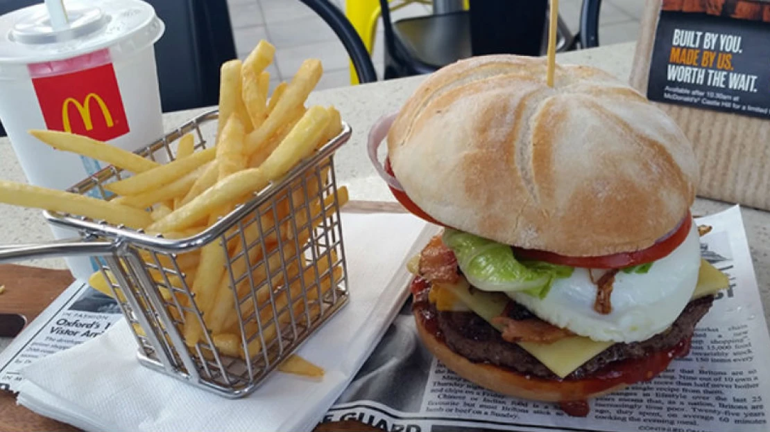 Videohry a chytré objednávky. McDonald’s bojuje s propadem tržeb a zahajuje omlazovací kúru