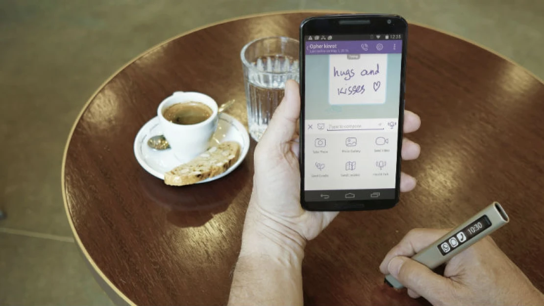 Phree je pero, se kterým můžete kromě psaní i telefonovat nebo odpovídat na textovky