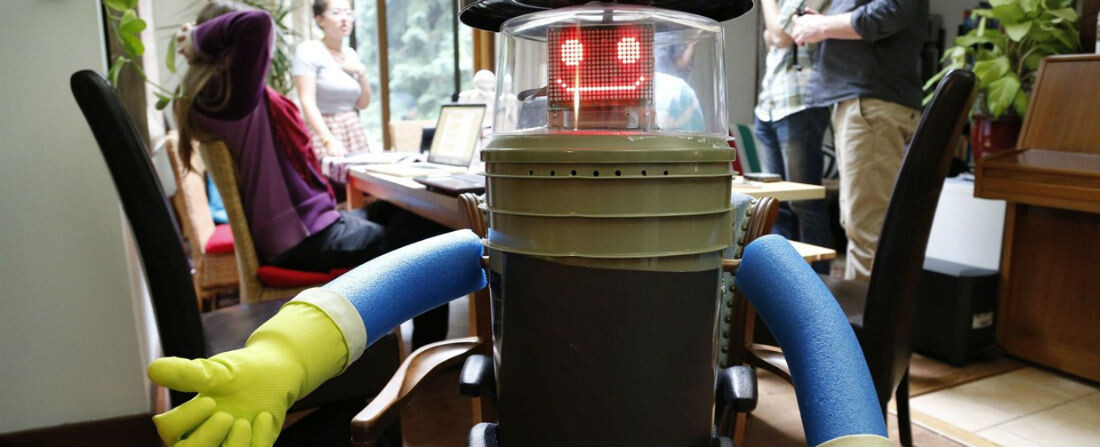 Tenhle robot spoléhal na lidskou vlídnost. Našli ho bez hlavy