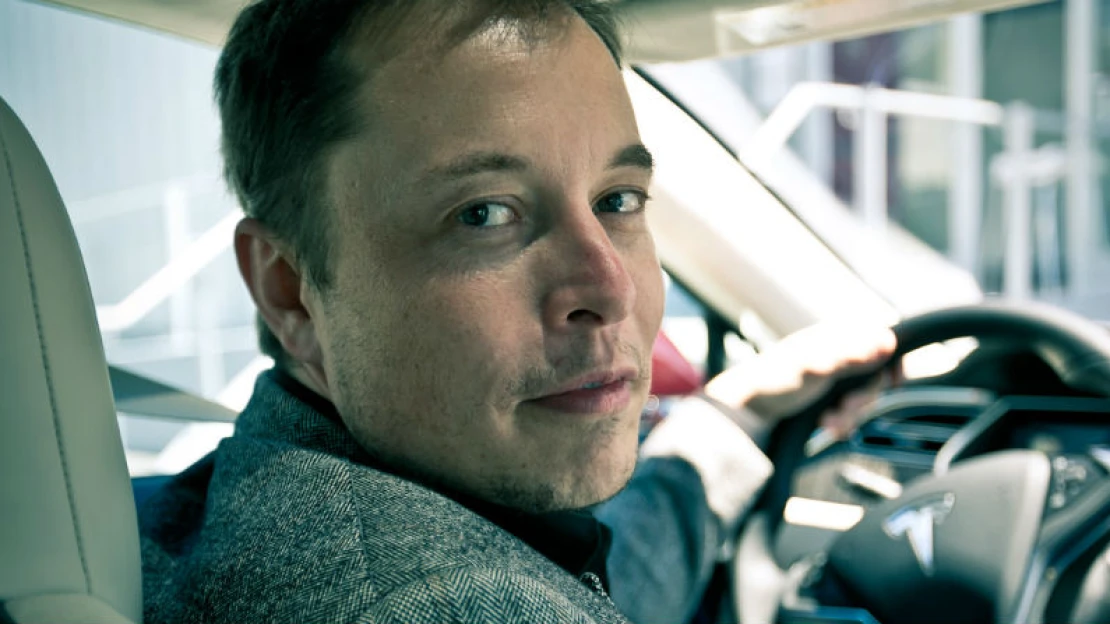 Žádná práce a zaručený příjem od státu. Roboti změní naše životy, tvrdí Musk