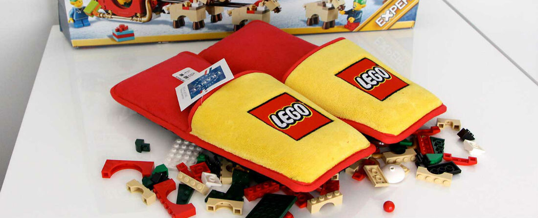 Trvalo mu to 66 let: Lego vyvinulo ochranné pantofle proti svým kostkám