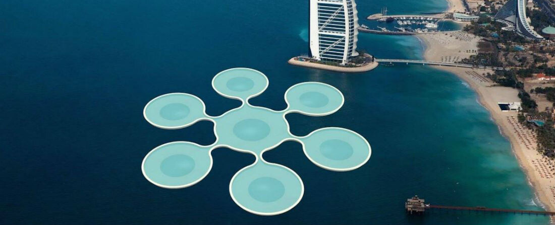Tenis pod mořem? V Dubaji žádný problém