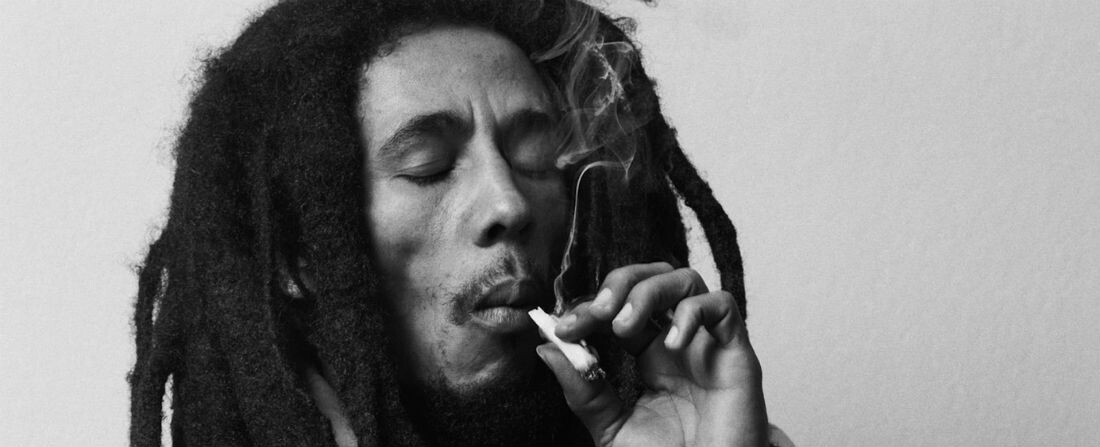 Bob Marley je tváří globální značky marihuany. A Jamajka se bouří