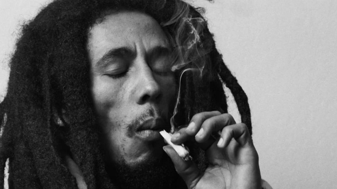 Bob Marley je tváří globální značky marihuany. A Jamajka se bouří