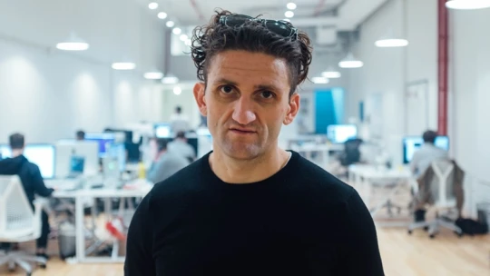 Youtuber pro dospělé. Casey Neistat točí svůj dobrodružný život a&nbsp;láme rekordy