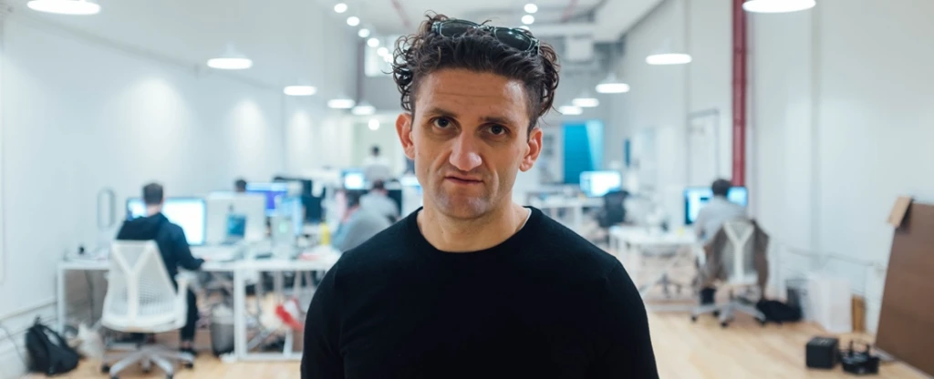 Youtuber pro dospělé. Casey Neistat točí svůj dobrodružný život a&nbsp;láme rekordy