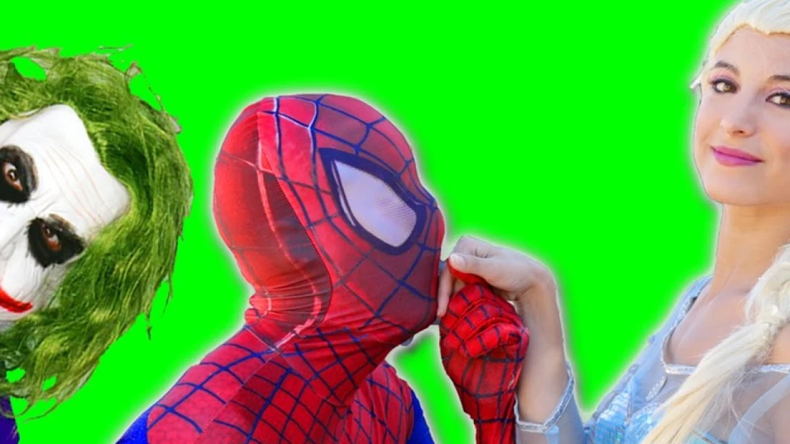 Kostým Spider-Mana a kamera. Bizarní videa vydělávají na YouTube statisíce