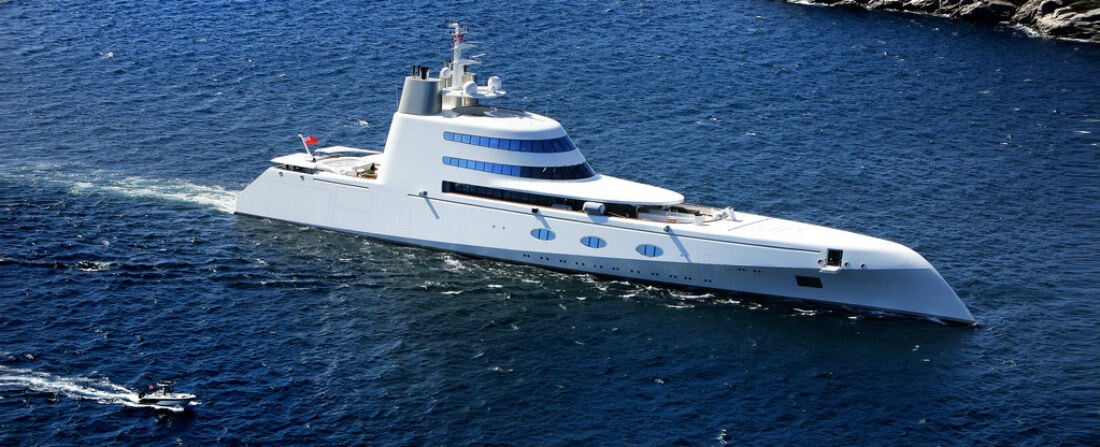 Ruský miliardář prodává luxusní jachtu ve tvaru ponorky. Zn. výhodně