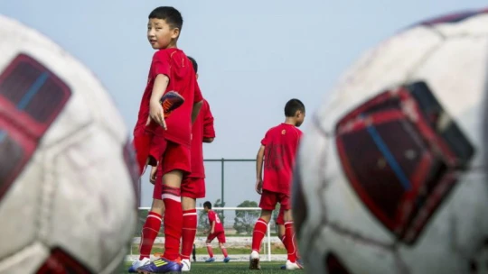 Fotbal made in China. Jak si Číňané půjčí Nedvěda a&nbsp;vyrobí si vlastního