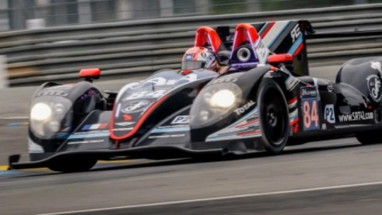 Bez rukou a&nbsp;nohou dojel 24h v&nbsp;Le Mans. Tyto tři věci se od něj naučte