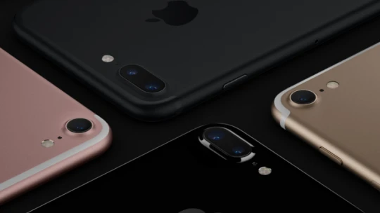 Apple představil nový iPhone. &#8222;Sedmička&#8220; je stejná a&nbsp;přece jiná