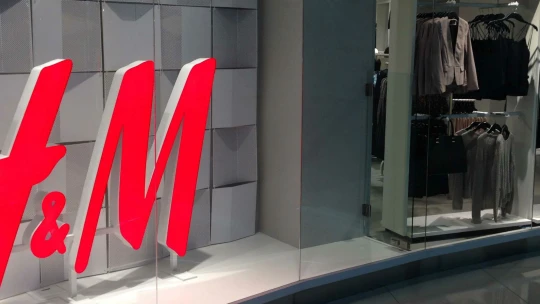 Proč se H&#038;M rozhodlo zavírat kamenné obchody