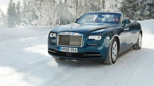 Když miliony driftují. Jak to Rolls-Royce rozjel na sněhu a&nbsp;ledu