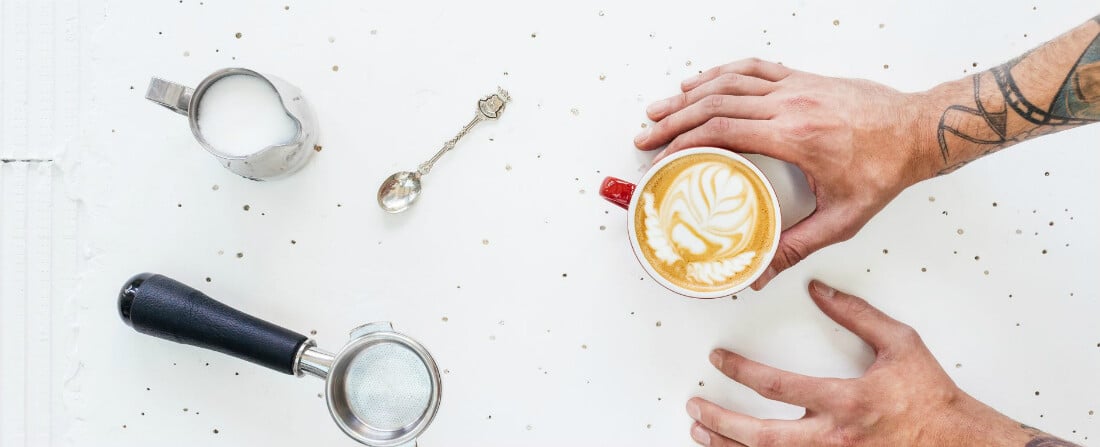 O magii latte artu. Když vám z hrnku kávy vykoukne zebra