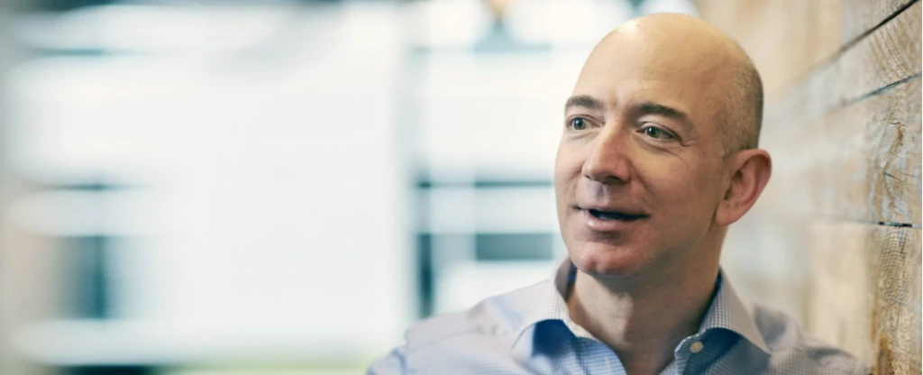 Jeff Bezos sesadil Billa Gatese z&nbsp;trůnu. Stal se nejbohatším mužem planety