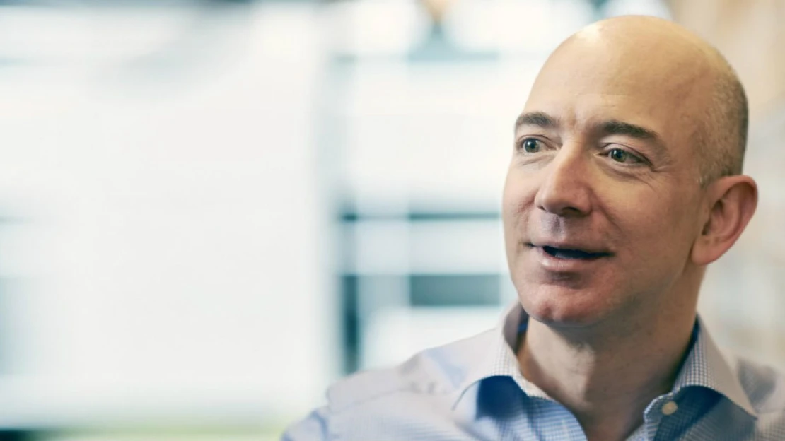 Jeff Bezos sesadil Billa Gatese z trůnu. Stal se nejbohatším mužem planety