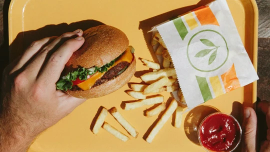 Sbohem, nezdravé hamburgery! Budoucnost fastfoodů je veganská