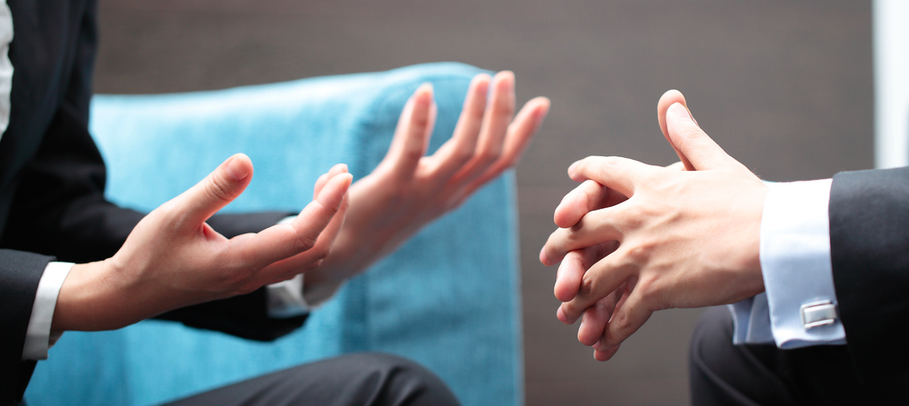 Naučte se číst v gestech. 7 triků, jak poznat, co si lidé doopravdy myslí