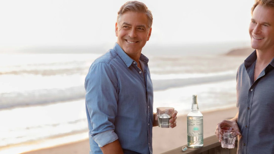 Příchuť kouře. George Clooney a manžel Cindy Crawford nově sázejí na mezcal