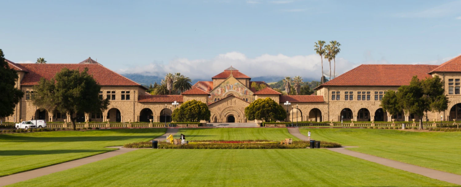 Stanford v Praze. Slavná univerzita přiveze svůj kurz poprvé do Evropy