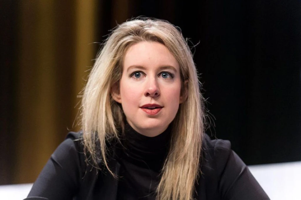 Od vizionářky k&nbsp;podvodnici. Porota shledala Elizabeth Holmes vinnou