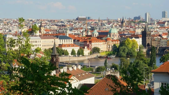 Komentář: ČNB chladí ekonomiku, hypotéky podražují, průmyslníci se těší