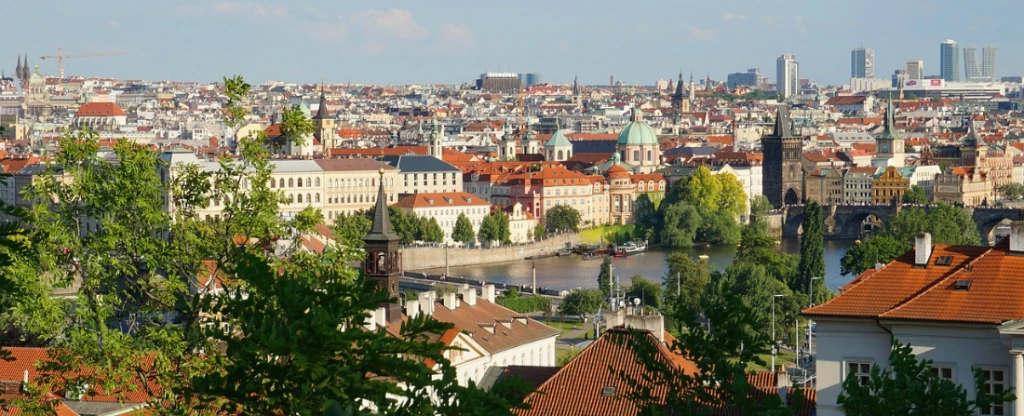 Komentář: ČNB chladí ekonomiku, hypotéky podražují, průmyslníci se těší