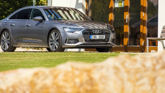 Audi se vrací do hry. Nasazuje nové A6, obří SUV Q8 i&nbsp;Dvořáka z Lucie