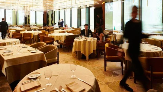 Epicentrum byznysu v&nbsp;NYC je zpět. Restaurace Four Seasons opět na scéně