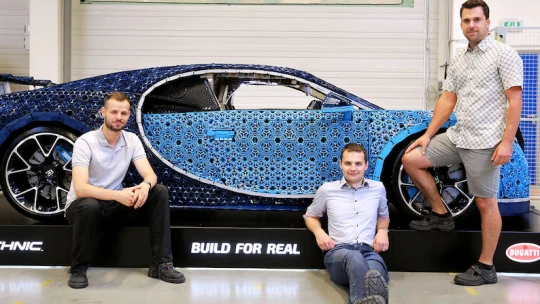 V Kladně postavili supersport Bugatti Chiron. Z&nbsp;milionu dílků lega