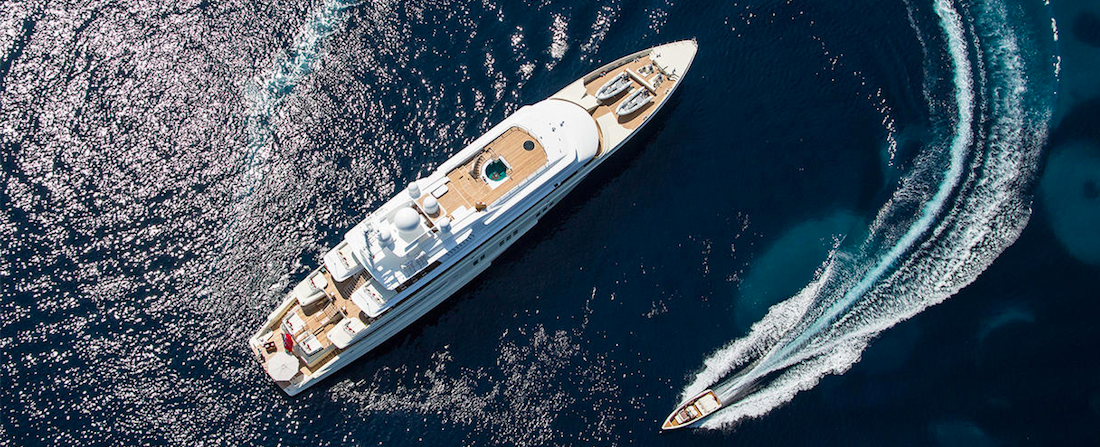 Jachty, smetánka a sporťáky. Pět důvodů, proč být na Monaco Yacht Show
