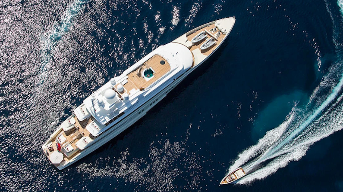 Jachty, smetánka a sporťáky. Pět důvodů, proč být na Monaco Yacht Show