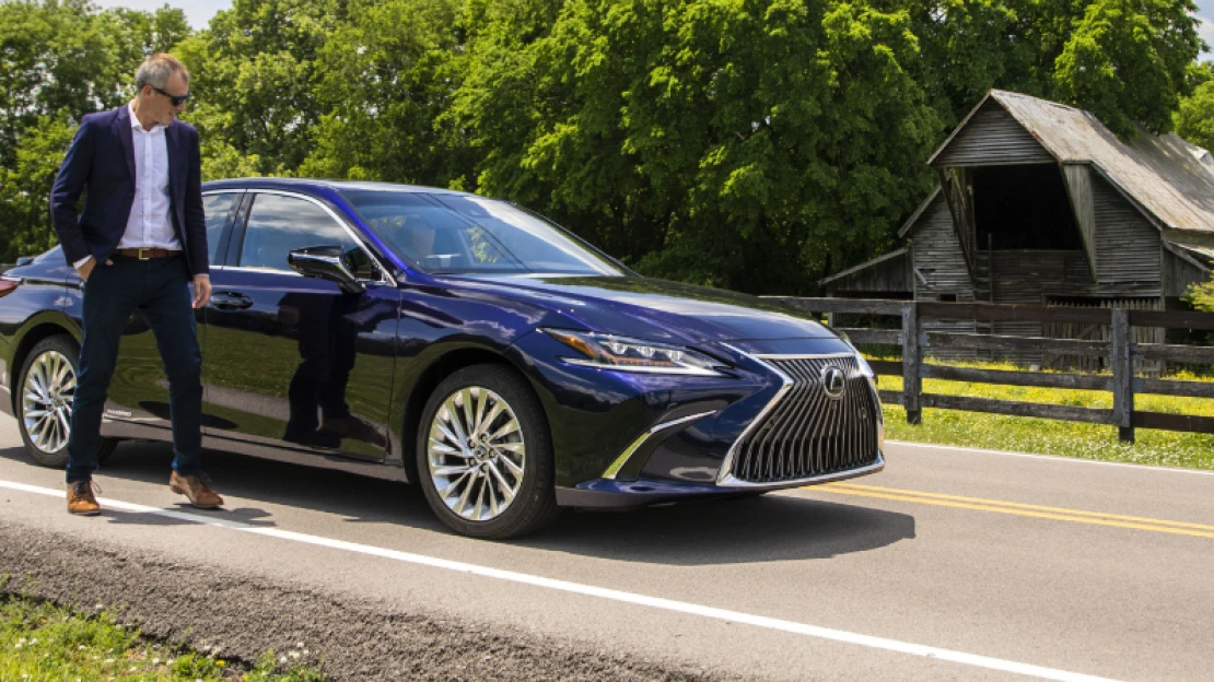 Elegán s japonským šarmem. Lexus ES je manažerský vůz bez kompromisů