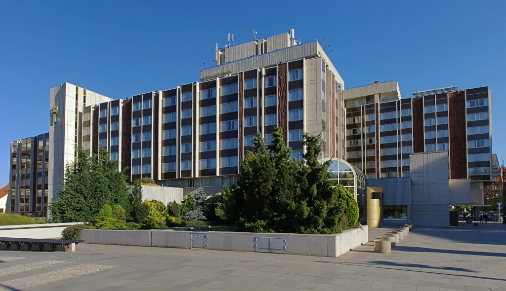 Oldřich Šlemr a&nbsp;zakladatelé Avastu kupují hotel Intercontinental