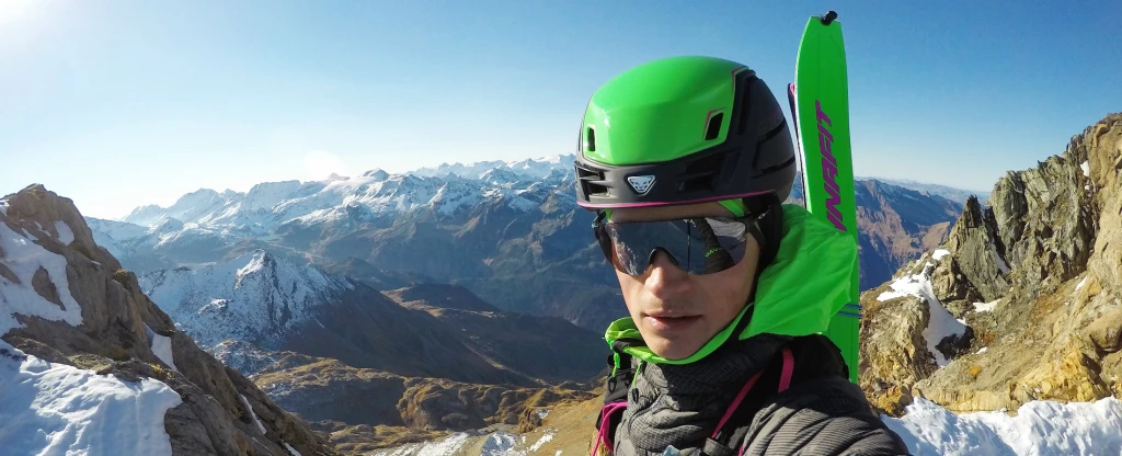 Český skialpinista, který nikdy nevyhraje. Hory zdolává jednou rukou