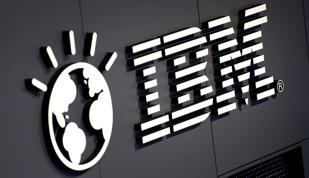 IBM ruší pracovní místa. Umělá inteligence nahradí až třetinu pozic