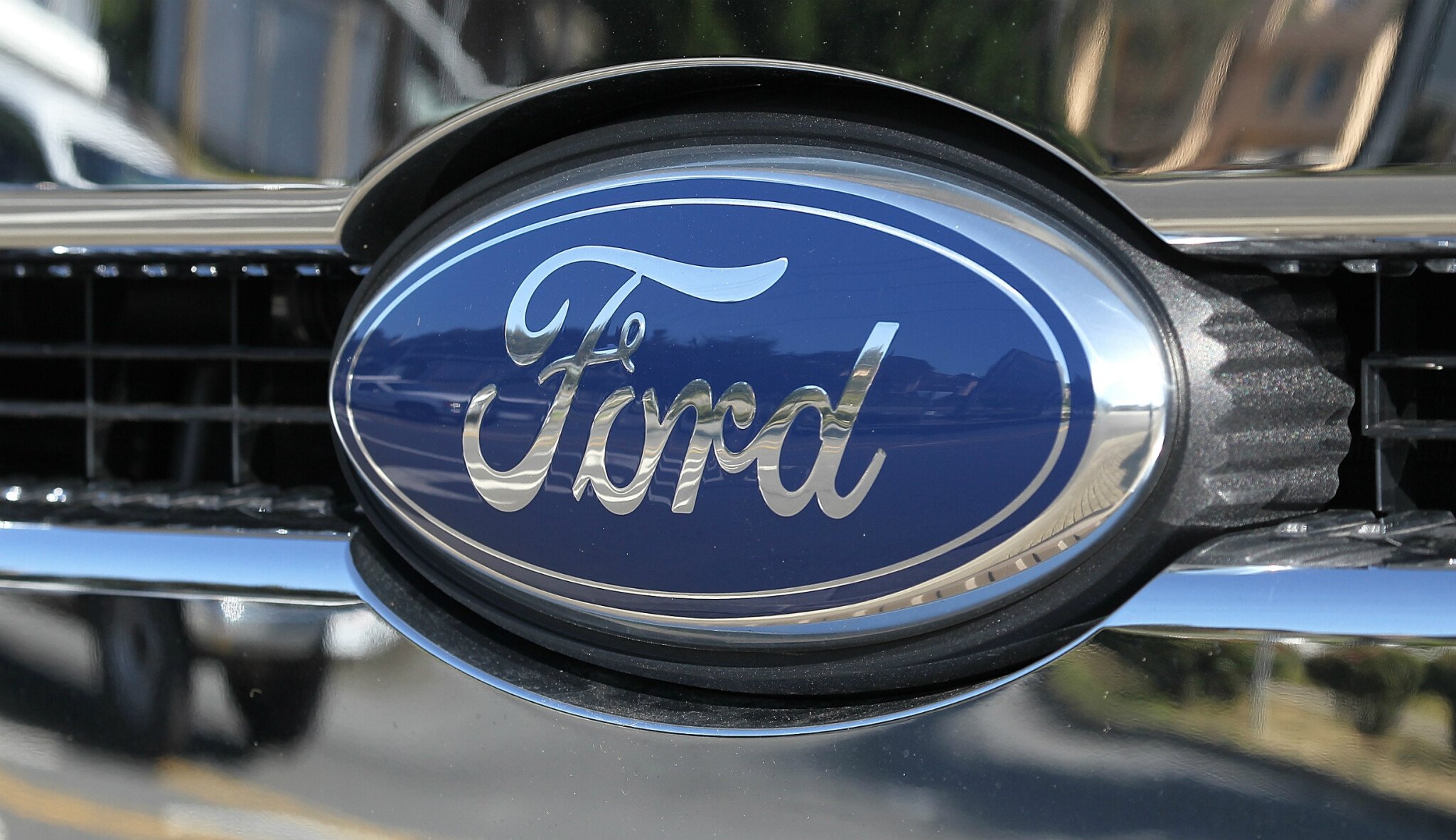 Automobilka Ford snižuje náklady. Zruší 3 tisíce kancelářských míst
