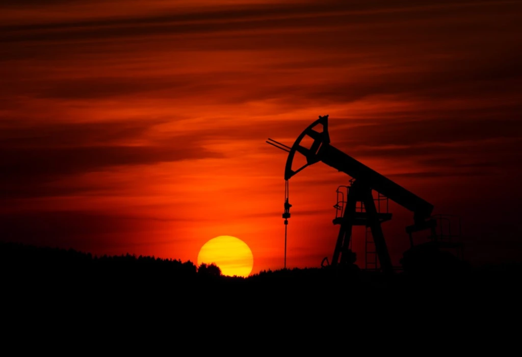 Ropné firmě Aramco klesl zisk o&nbsp;čtrnáct procent. Důvodem jsou nižší ceny i&nbsp;prodeje