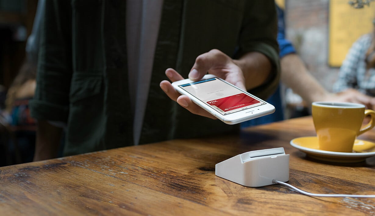 Apple Pay je po pěti letech od spuštění konečně v Česku. Je na co se těšit?