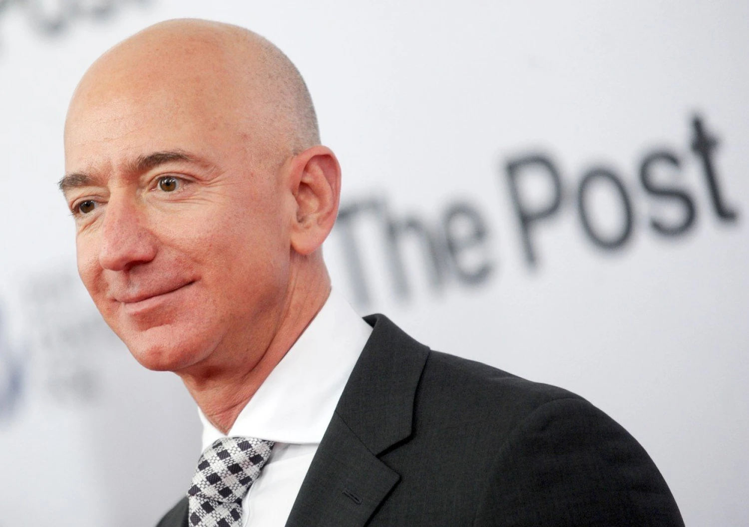 Miliardář Jeff Bezos čelí kritice. Jeho list Washington Post nepodpoří Kamalu Harris