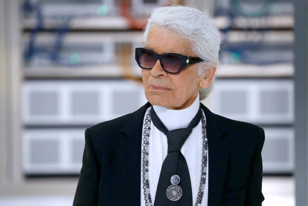 Jaký byl Karl Lagerfeld, muž, který stvořil módní průmysl