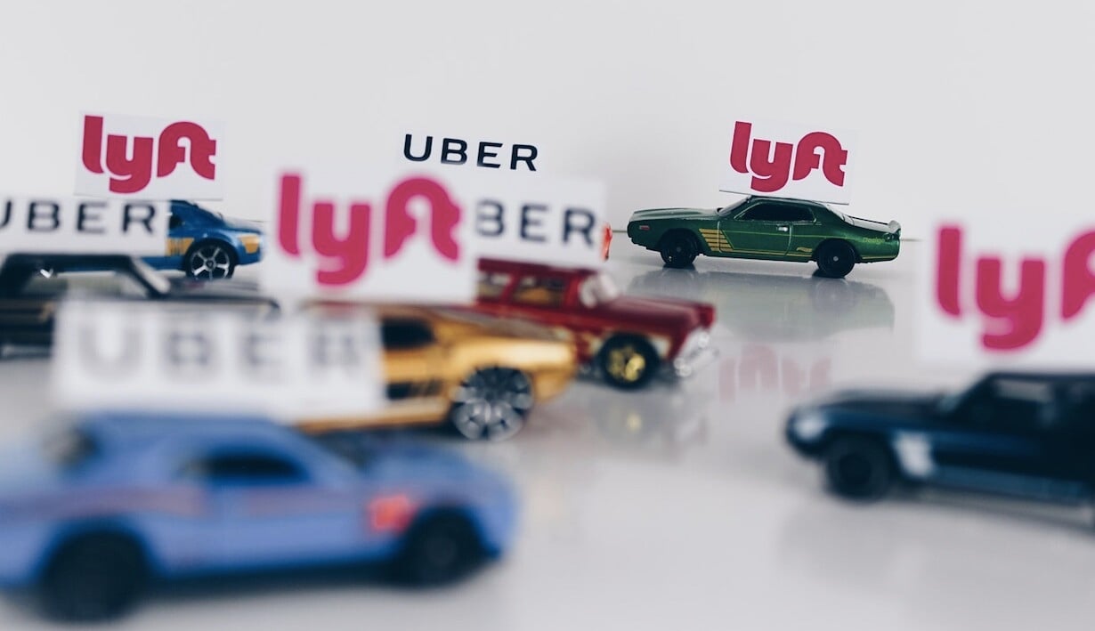 Ztrátové firmy jdou na burzu. Vyplatí se investovat do Uberu či Lyftu?