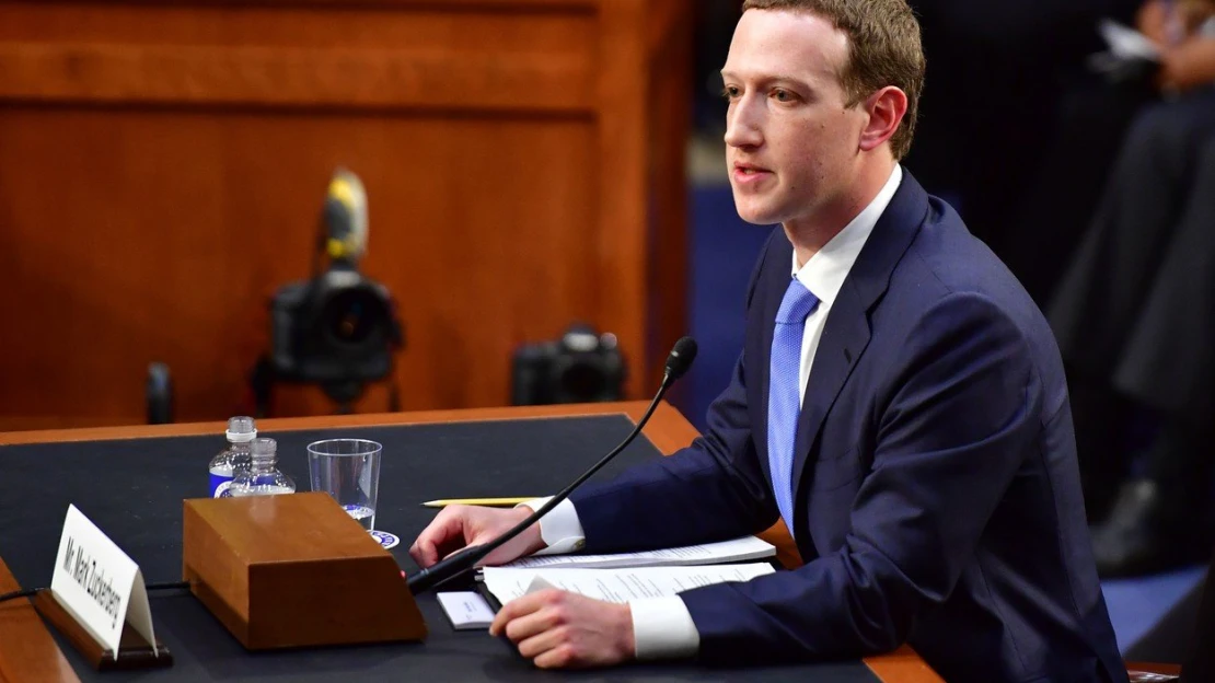 Vaše data nikdo neuchrání. Zuckerberg se z obří kauzy Cambridge Analytica vykupuje dohodou