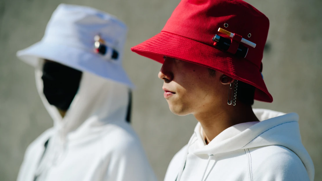 Bucket hat: horký trend, nebo nekonečný příběh?