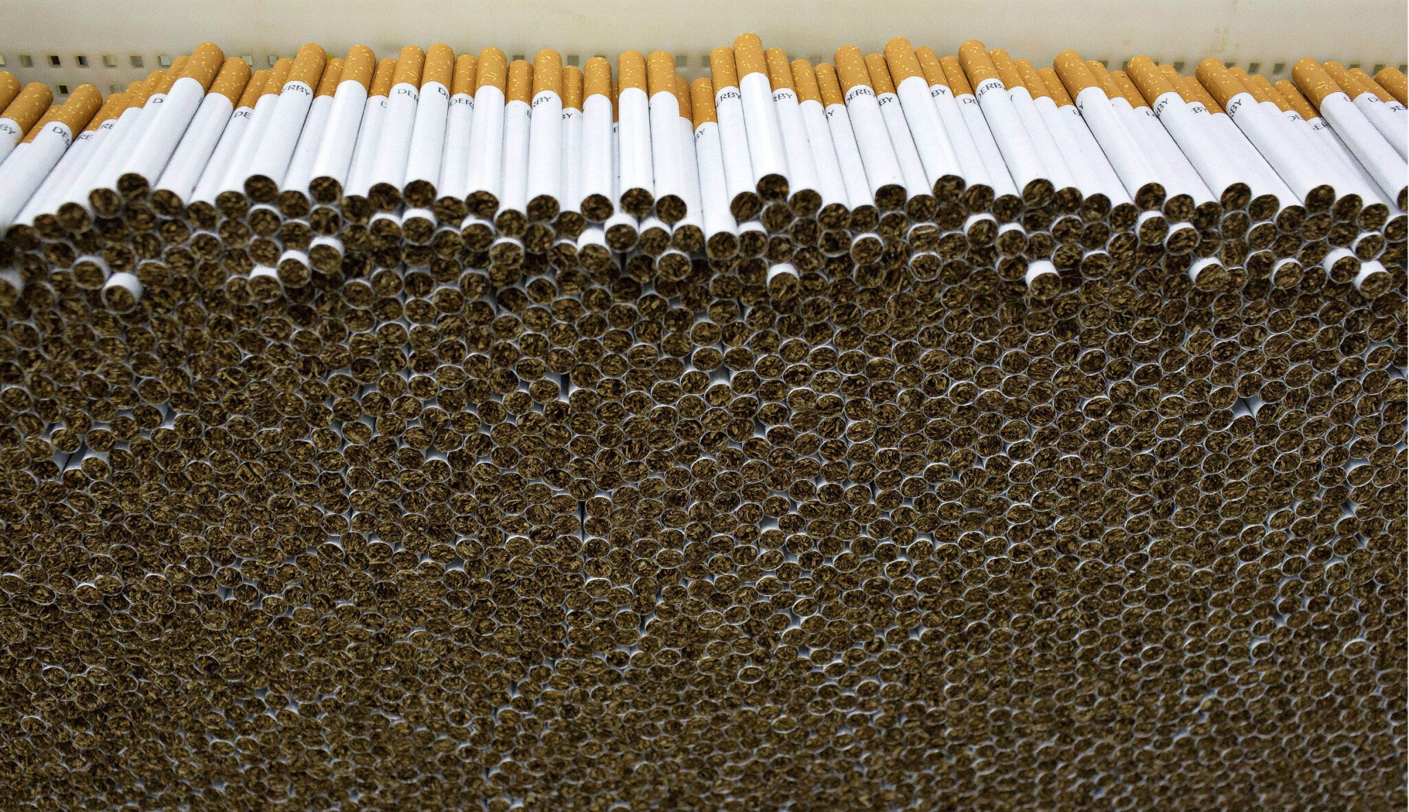 Konec klasických cigaret? V Británii chce Philip Morris ukončit jejich prodej do deseti let