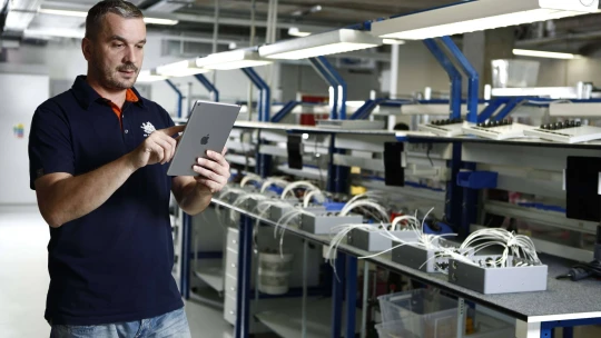 Tablet jako nářadí budoucnosti. Vývojáři ze Zlína mění české dílny a&nbsp;fabriky